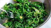 Sunflower seeds + spinach: A nutrient-rich combo
