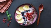 How to prepare a flaxseed smoothie bowl 
