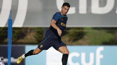 Cristiano Ronaldo is the highest paid celeb on Instagram Cristiano Ronaldo is the highest paid celeb on Instagram