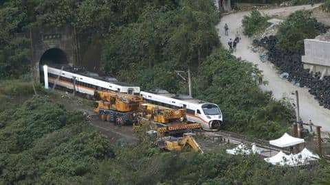 Taiwan prosecutors probe train crash that killed 51 Taiwan prosecutors probe train crash that killed 51
