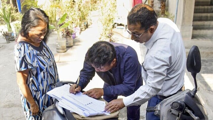 ECI extends SIR deadline for 5 states; Bengal excluded 