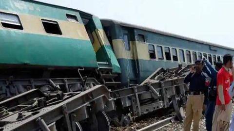 Passenger trains collide in Pakistan, 50 dead; Army called in Passenger trains collide in Pakistan, 50 dead; Army called in