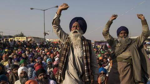 Delhi: Traffic diversions placed in view of farmers' protest march Delhi: Traffic diversions placed in view of farmers' protest march