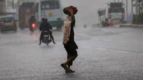 Several low-lying areas face inundation as heavy rains lash Telangana Several low-lying areas face inundation as heavy rains lash Telangana