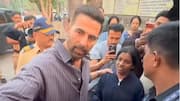 'Papa bade karze mein...': Akshay promises help to young fan