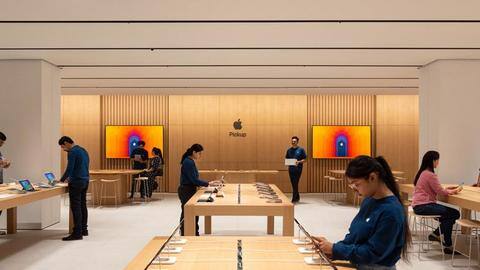 Apple Saket spreads over 8,400 square feet