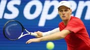 US Open: Jannik Sinner begins title defense with straight-set win