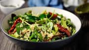 Healthy and tasty: Spinach and almond bowl
