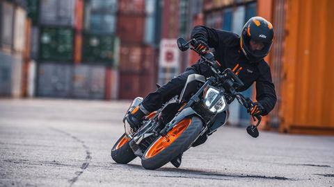 2023 KTM 390 Duke spied on test; design details revealed 2023 KTM 390 Duke spied on test; design details revealed