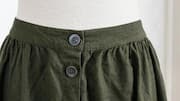 Fashion lovers, try snap-button skirts this winter