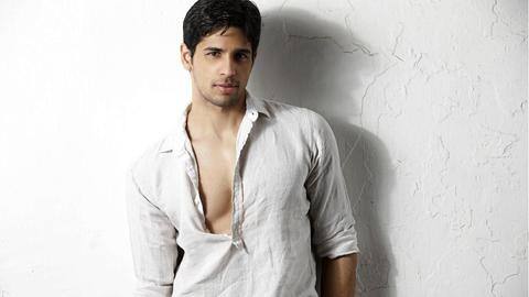 Sidharth Malhotra to lead Gauri Shinde's next backed by SRK? Sidharth Malhotra to lead Gauri Shinde's next backed by SRK?