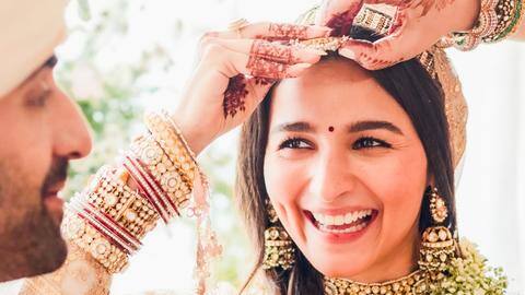 Ranbir-Alia wedding: Alia Bhatt's veil had this special message Ranbir-Alia wedding: Alia Bhatt's veil had this special message