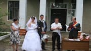 These wedding customs from Moldova are so interesting!