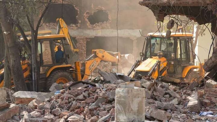 Cops, locals clash during demolition near Delhi mosque; several injured