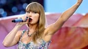Taylor Swift becomes richest female musician with $2B net worth!