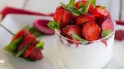 You must try these desserts with strawberry and mint