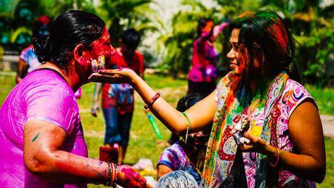 Holi 2022: Hacks to protect your skin and hair Holi 2022: Hacks to protect your skin and hair