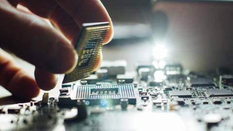 90% of smartphone industry hit hard by semiconductor shortage: Counterpoint 90% of smartphone industry hit hard by semiconductor shortage: Counterpoint