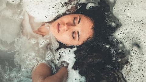 How to avoid dehydrated skin in summers How to avoid dehydrated skin in summers
