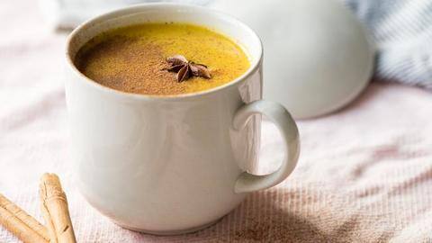 This coconut and turmeric smoothie will help reverse your age This coconut and turmeric smoothie will help reverse your age