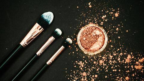 Know the difference between bronzer and contour Know the difference between bronzer and contour