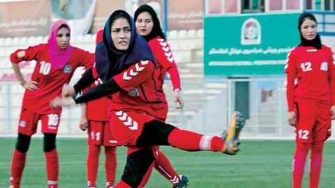 Afghan female footballers evade Taliban, reach Pakistan Afghan female footballers evade Taliban, reach Pakistan