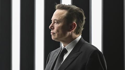 Twitter mounts 'poison pill' defense to resist Musk's takeover attempt Twitter mounts 'poison pill' defense to resist Musk's takeover attempt