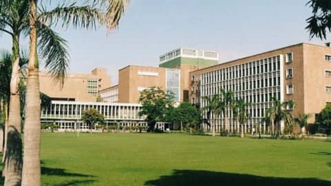 AIIMS faces staff shortage, discontinues contact tracing of exposed HCWs AIIMS faces staff shortage, discontinues contact tracing of exposed HCWs