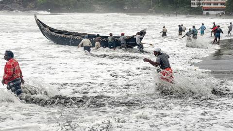 Rains wreak havoc in Kerala, red alert in five districts Rains wreak havoc in Kerala, red alert in five districts