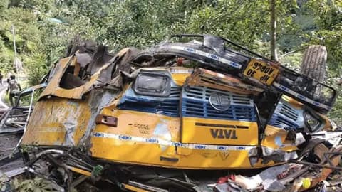 Himachal: Schoolchildren among 16 dead as bus falls into gorge Himachal: Schoolchildren among 16 dead as bus falls into gorge