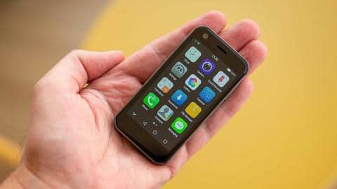 The world's 'smallest' 4G handset looks like an iPhone 4 The world's 'smallest' 4G handset looks like an iPhone 4