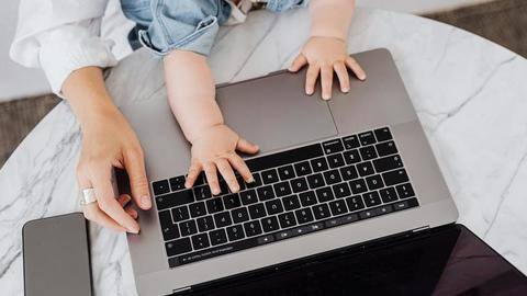 Working professional and a mom? Here's how to balance Working professional and a mom? Here's how to balance