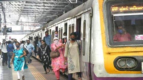 Mumbai: Stations to issue QR code-based passes for fully-vaccinated citizens Mumbai: Stations to issue QR code-based passes for fully-vaccinated citizens