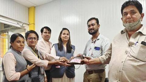 Statue of Unity guides return purse containing Rs. 70,000 cash Statue of Unity guides return purse containing Rs. 70,000 cash