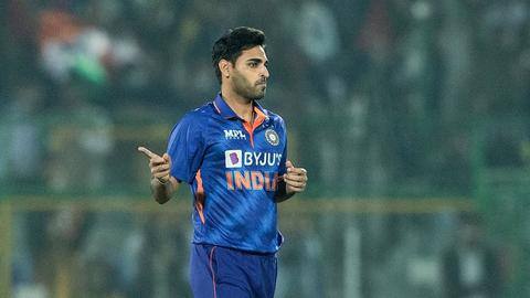 Bhuvneshwar Kumar becomes leading wicket-taker in powerplay (T20Is): Key stats Bhuvneshwar Kumar becomes leading wicket-taker in powerplay (T20Is): Key stats