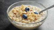Oatmeal v/s quinoa: Which is healthier for breakfast?