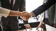 Handshake etiquette: 5 rules to follow