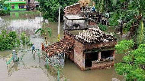Bengal flood situation improves with decrease in rainfall Bengal flood situation improves with decrease in rainfall