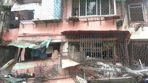 3 killed, 11 injured in Mumbai residential building collapse 3 killed, 11 injured in Mumbai residential building collapse