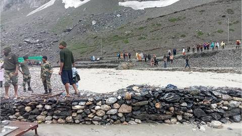 Amarnath Yatra suspended after cloudburst; 10 dead, 40 feared missing Amarnath Yatra suspended after cloudburst; 10 dead, 40 feared missing