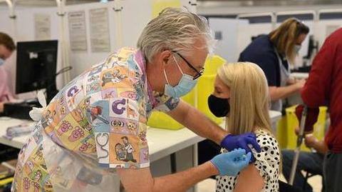 UK expands COVID-19 vaccine program to those over 45 UK expands COVID-19 vaccine program to those over 45