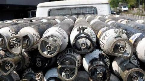 Oxygen shortage: Good samaritans come to rescue of COVID-19 patients Oxygen shortage: Good samaritans come to rescue of COVID-19 patients