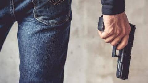 Jewelry shop looted in suburban Dahisar; owner shot dead Jewelry shop looted in suburban Dahisar; owner shot dead