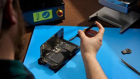 Apple iPhone self-repair tool kit costs $49/week, weighs nearly 36kg Apple iPhone self-repair tool kit costs $49/week, weighs nearly 36kg