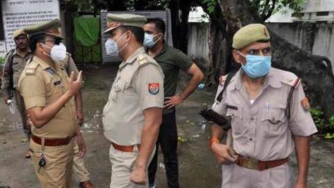 Maharashtra: Tantrik among two held for gathering at house Maharashtra: Tantrik among two held for gathering at house