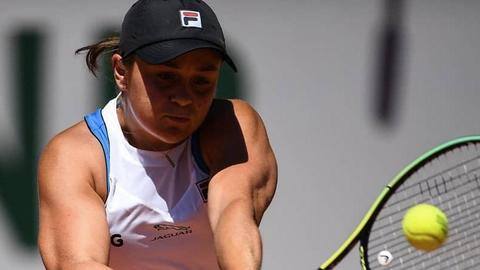 French Open: Ashleigh Barty retires through injury, Magda Linette advances French Open: Ashleigh Barty retires through injury, Magda Linette advances