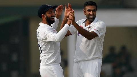 India vs NZ: Umesh, Ashwin strike in second session India vs NZ: Umesh, Ashwin strike in second session