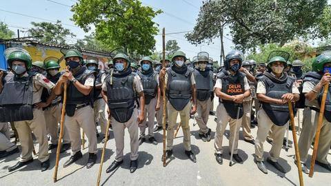 Farmers march: Delhi Police tightens security arrangements across borders Farmers march: Delhi Police tightens security arrangements across borders