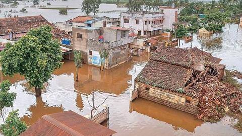 Maharashtra: Dam water causes flooding in some Beed villages Maharashtra: Dam water causes flooding in some Beed villages
