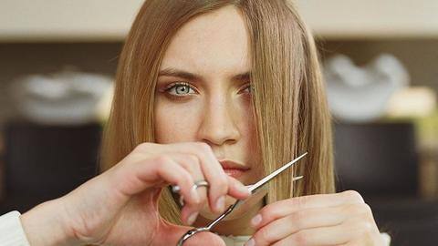 Simple ways to cut your own hair like a pro Simple ways to cut your own hair like a pro